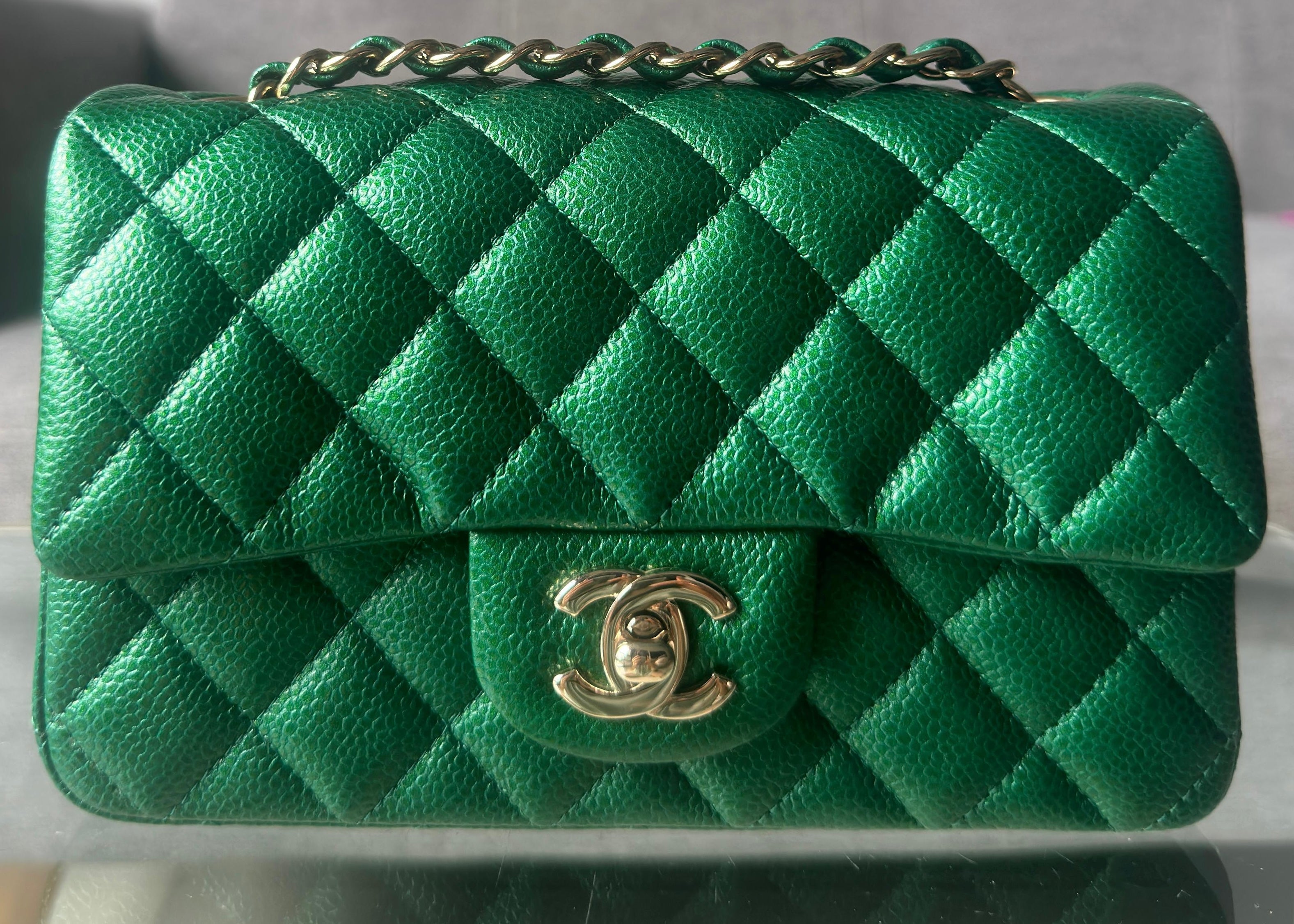 THE TEXTURE OF THE ELITE.