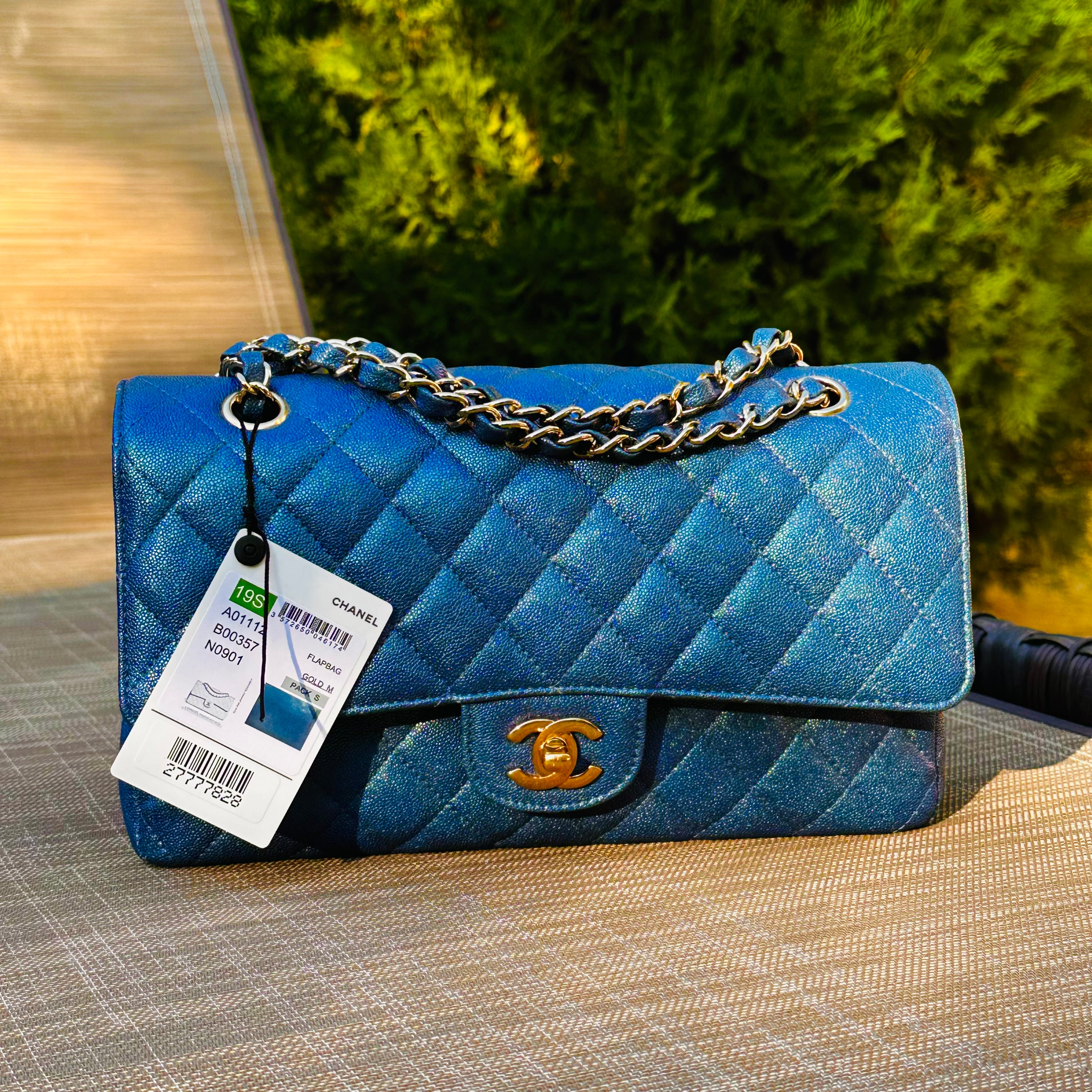 2019 19S Chanel Medium Iridescent Blue Caviar LGHW