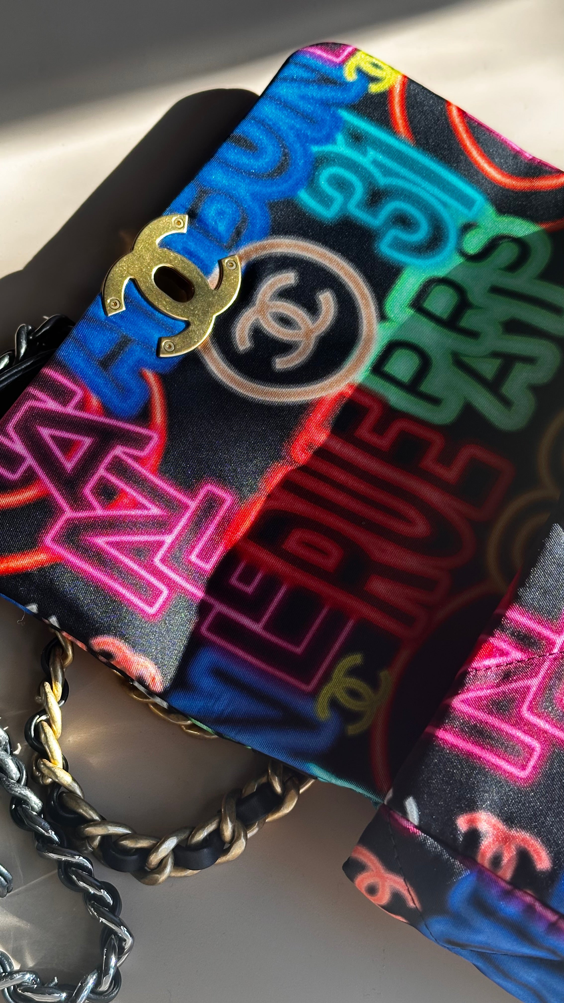 Chanel 19 Medium Flap Bag – 21S Collection