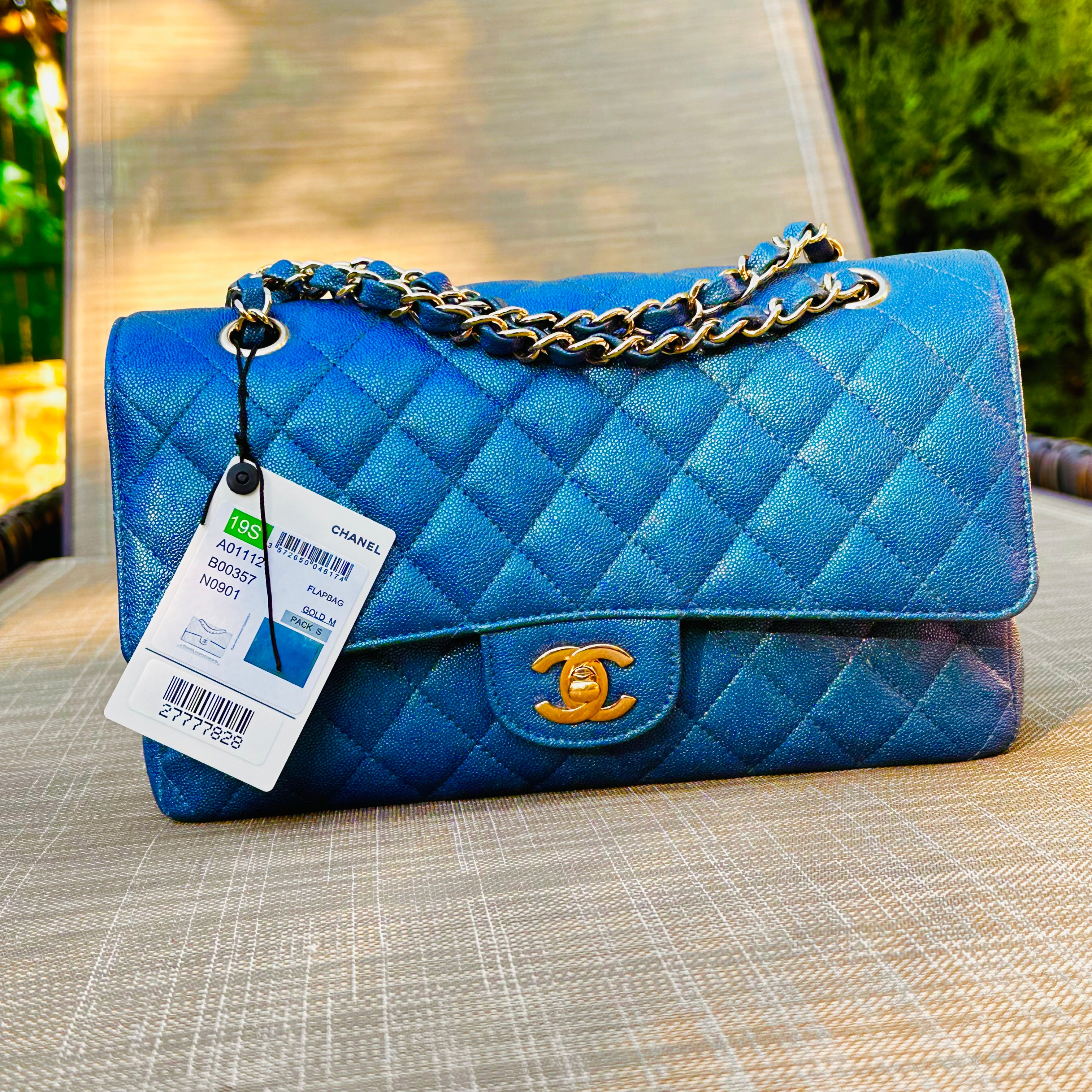 2019 19S Chanel Medium Iridescent Blue Caviar LGHW