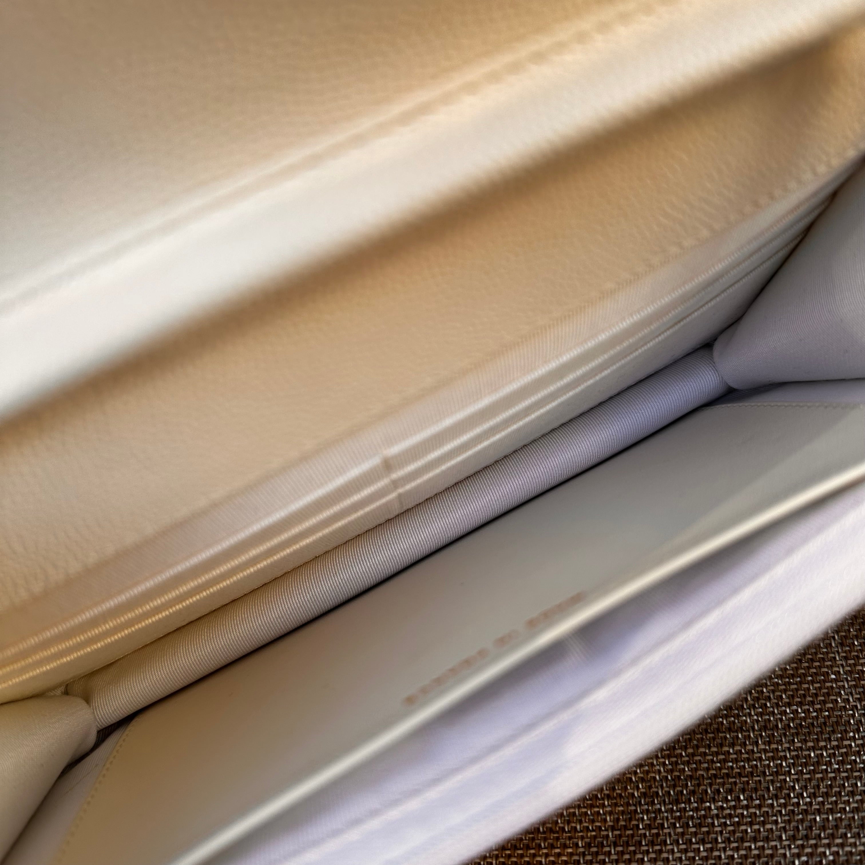 21B/ 2021 Chanel WOC White Caviar LGHW