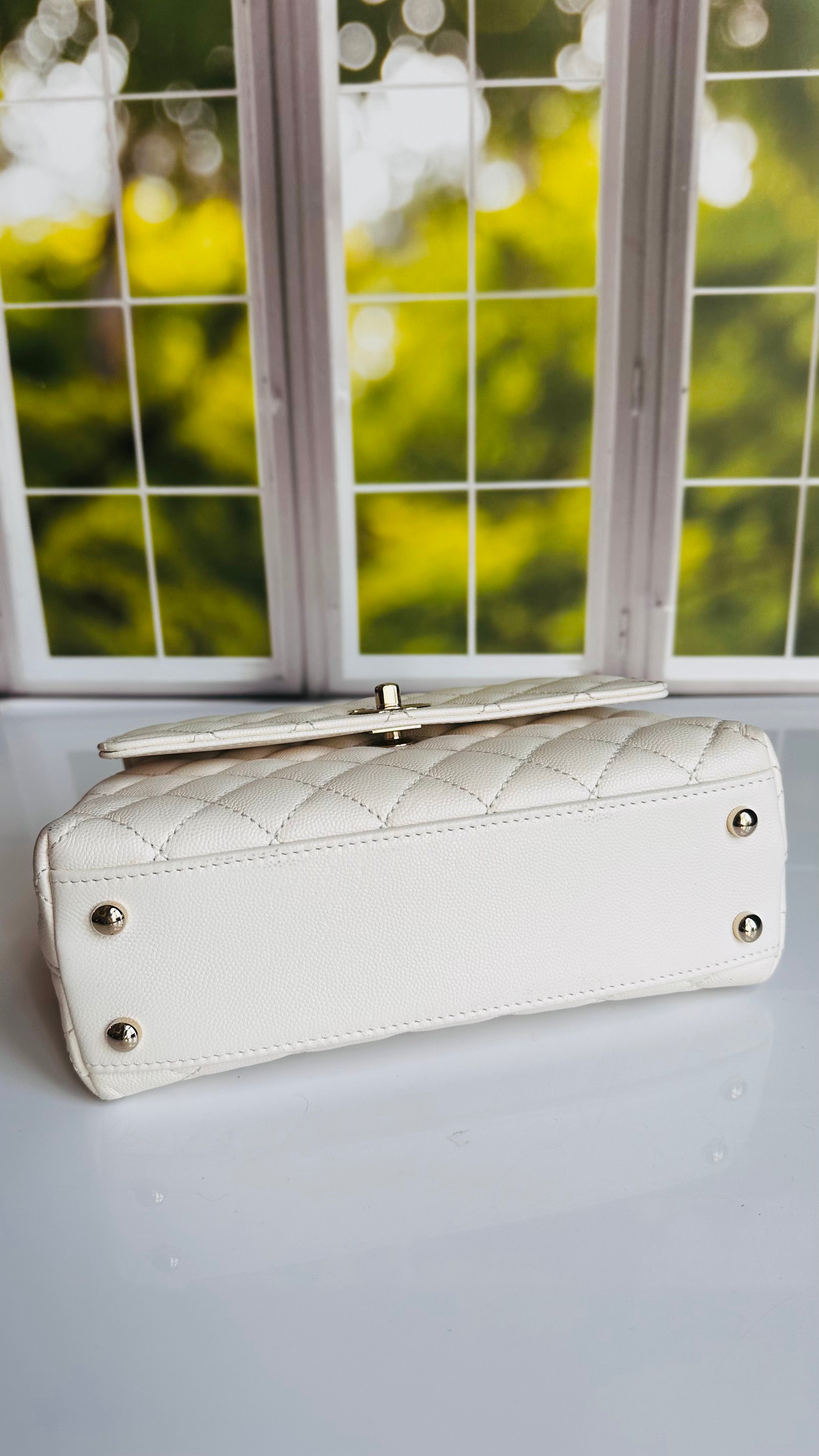 Chanel 2022 Small Coco Handle White Caviar LGHW