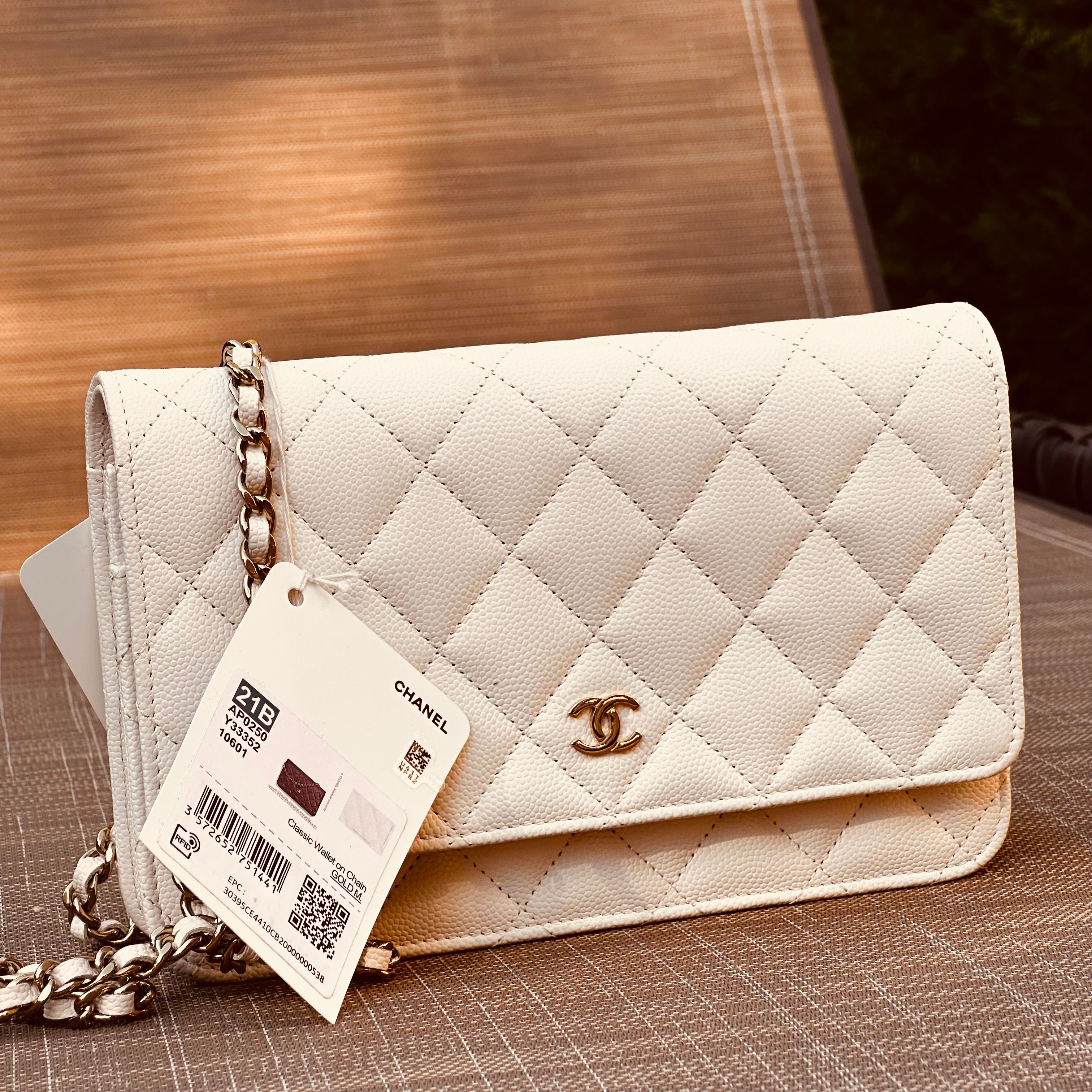 21B/ 2021 Chanel WOC White Caviar LGHW