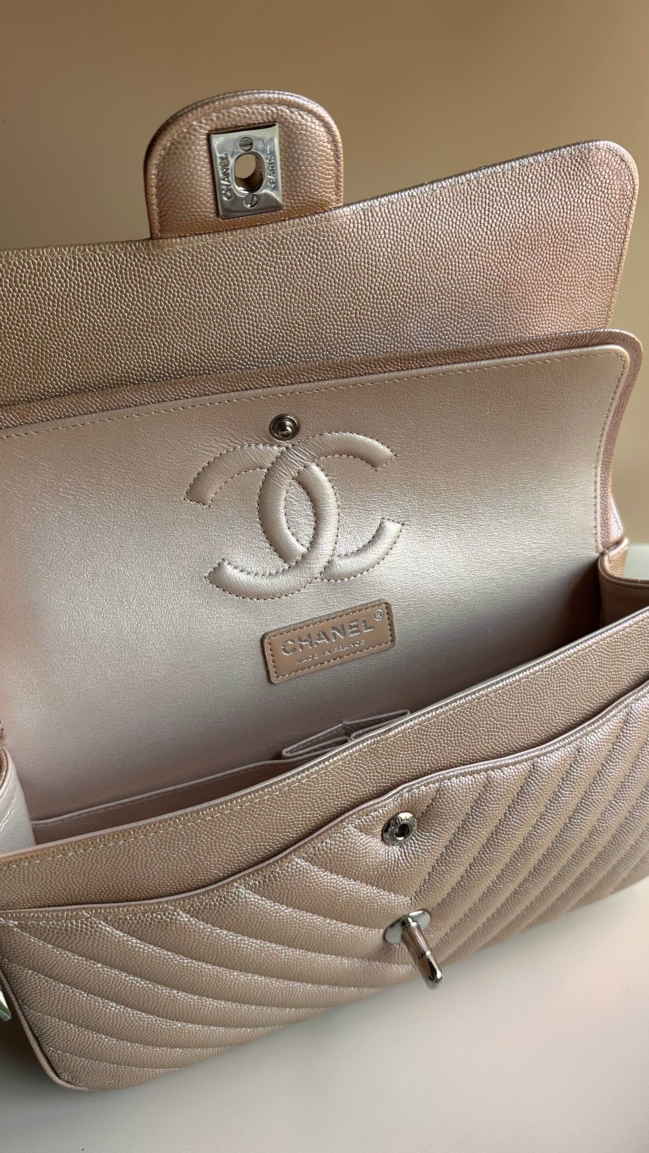 17B Chanel Medium Classic Flap Metallic Rose Gold Chevron SHW