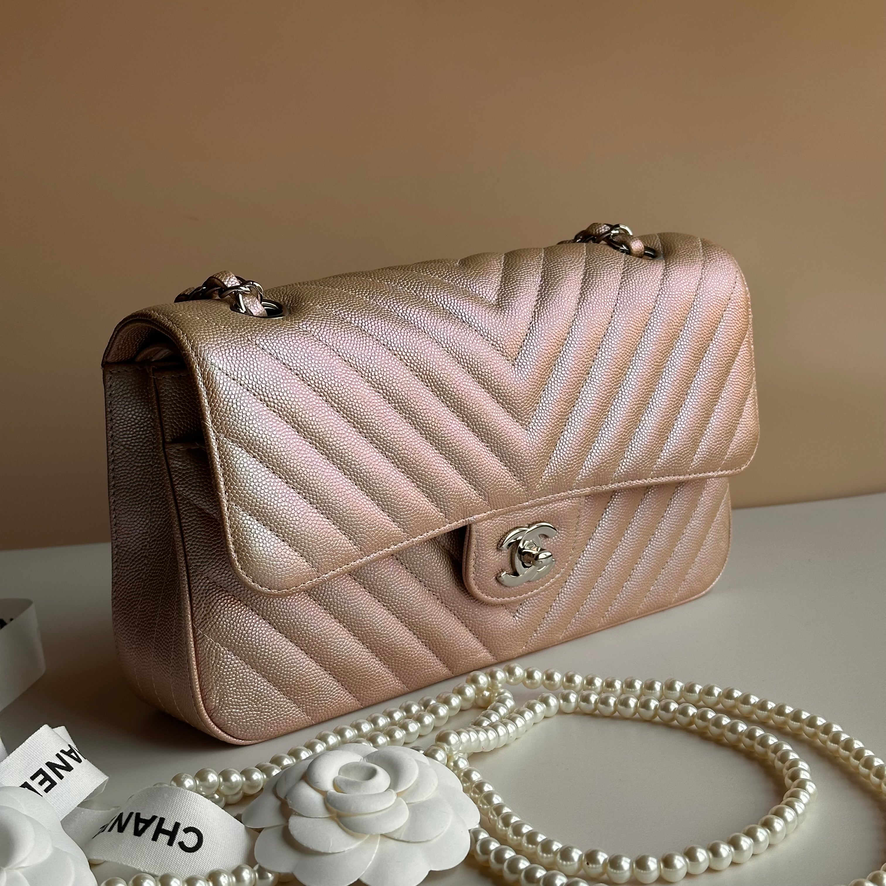 17B Chanel Medium Classic Flap Metallic Rose Gold Chevron SHW