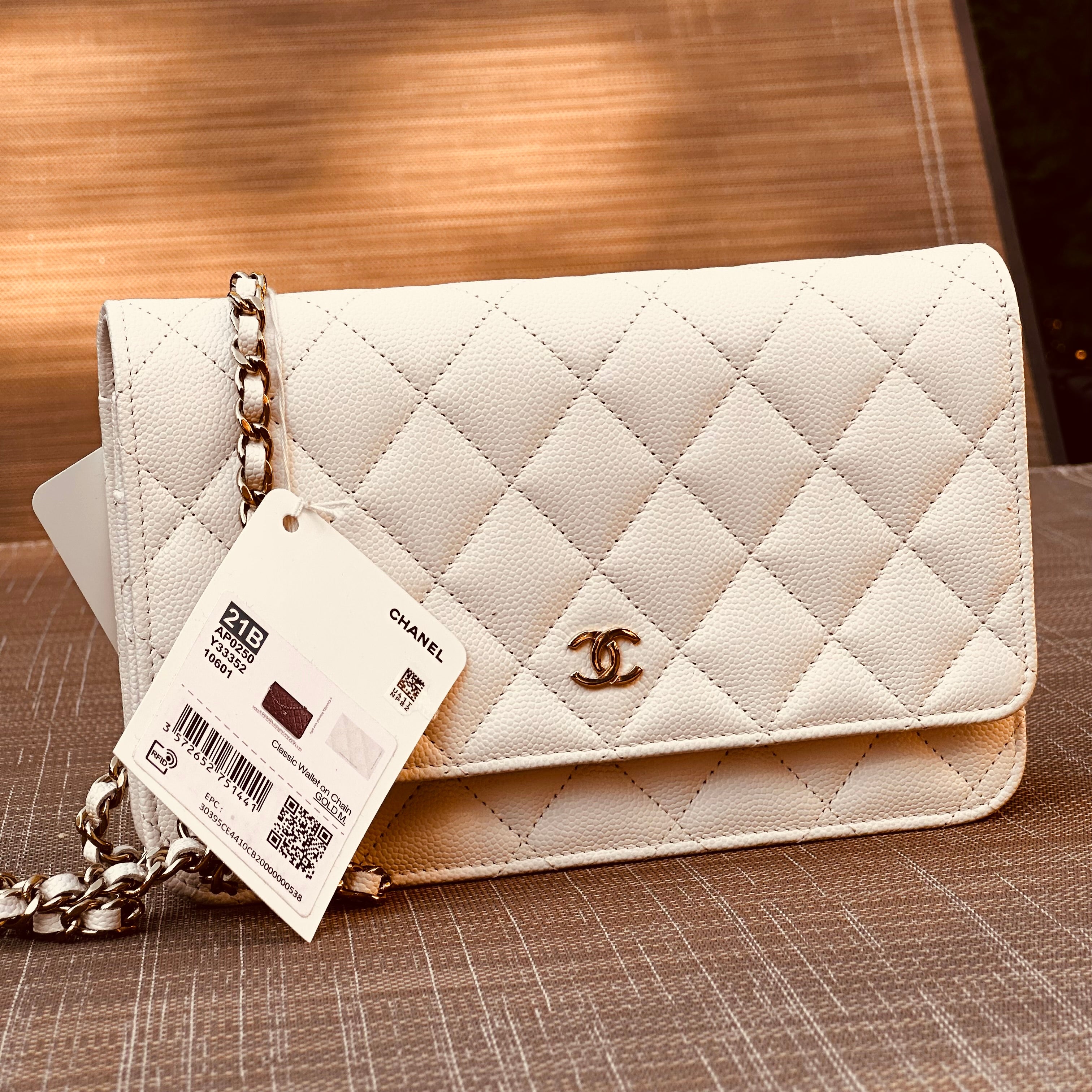 21B/ 2021 Chanel WOC White Caviar LGHW