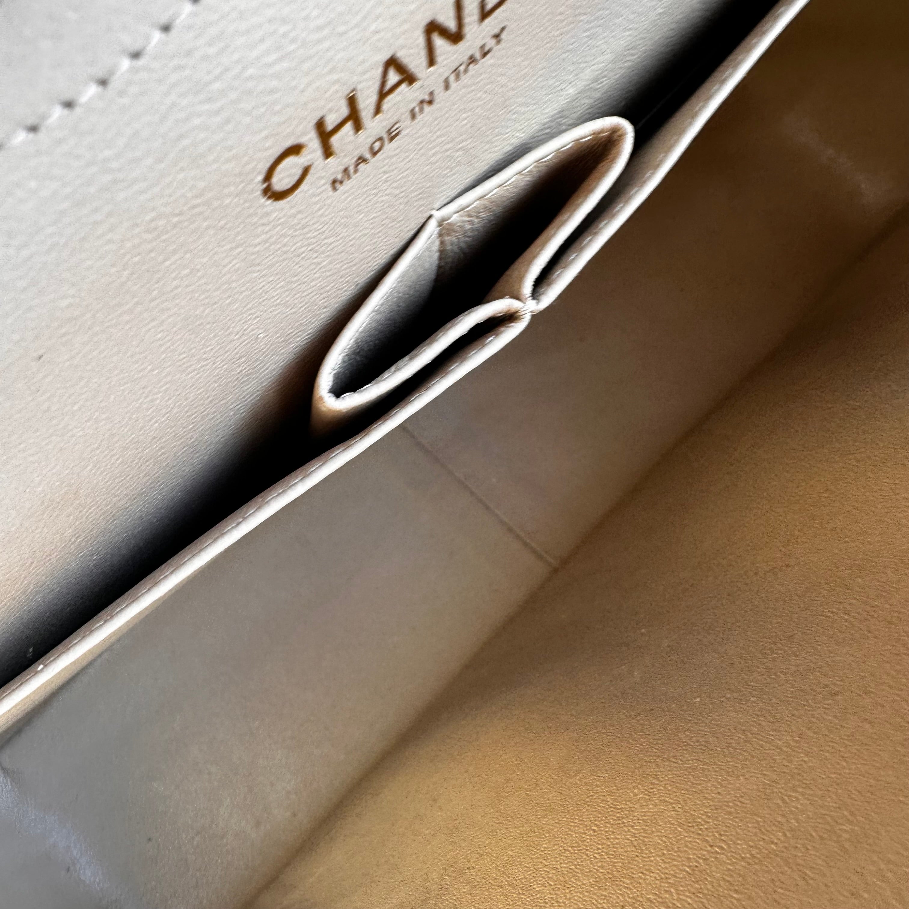 Chanel jumbo Beige Clair Classic Flap