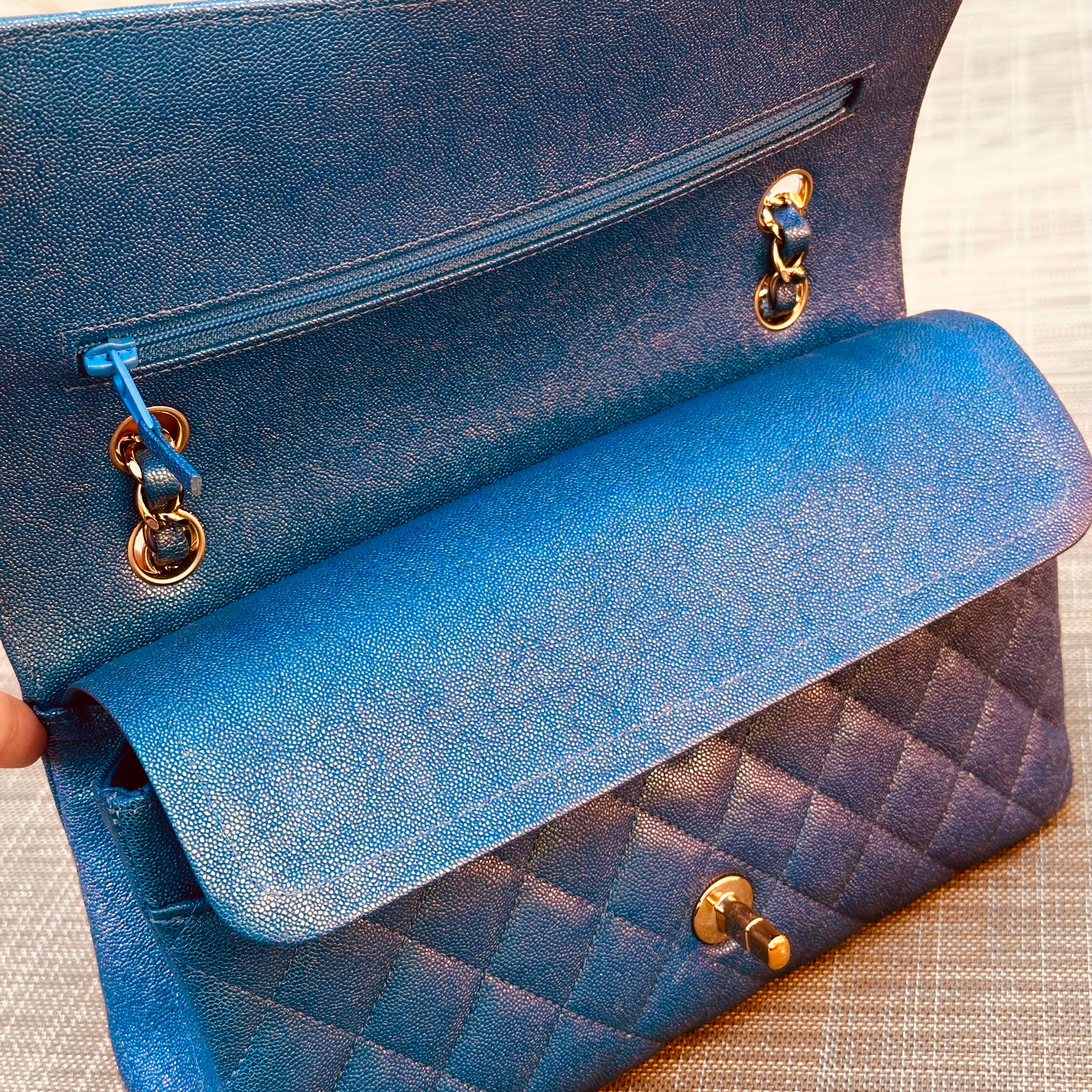 2019 19S Chanel Medium Iridescent Blue Caviar LGHW