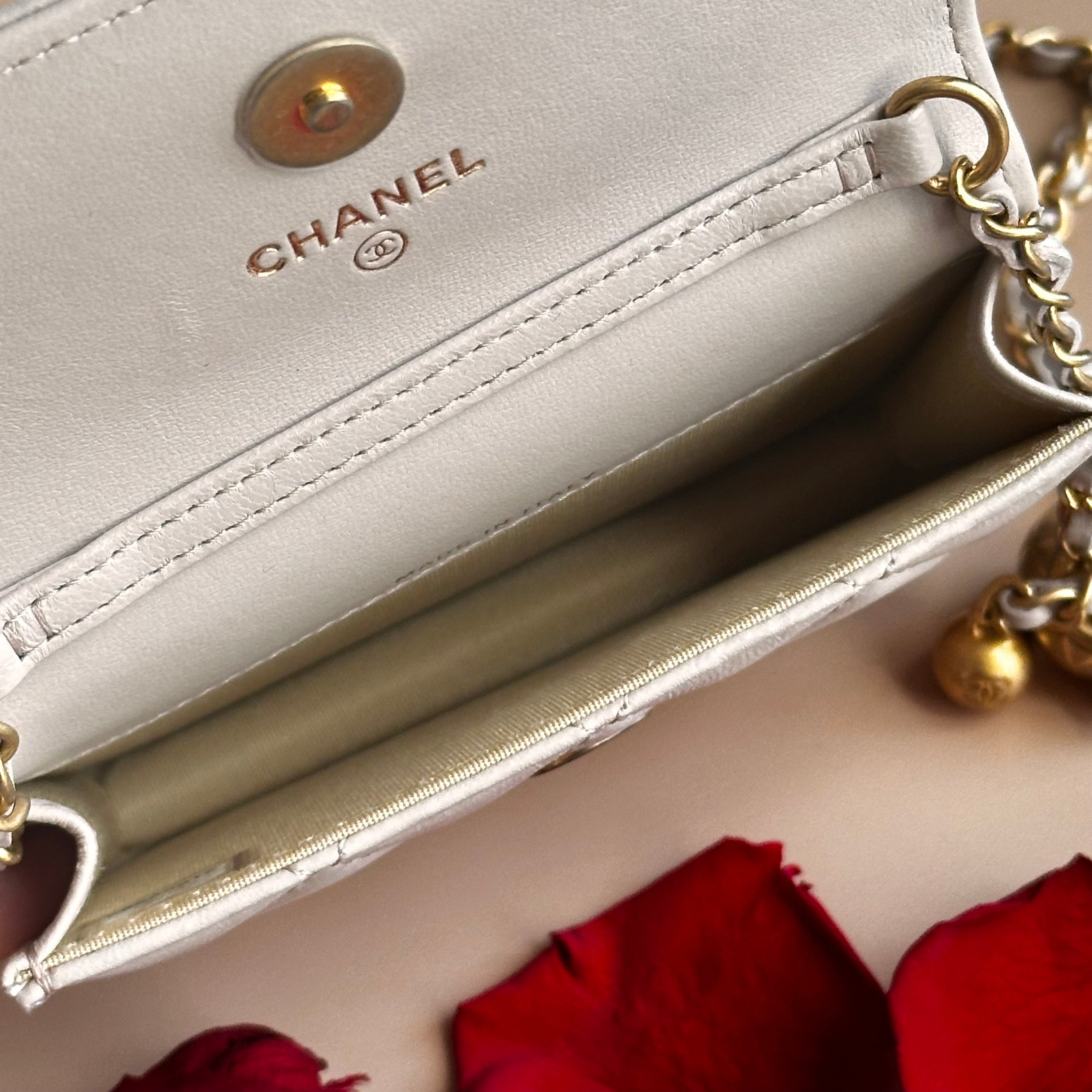 21B Chanel Pearl Crush Mini Clutch with chain lilac lambskin and aged gold hardware