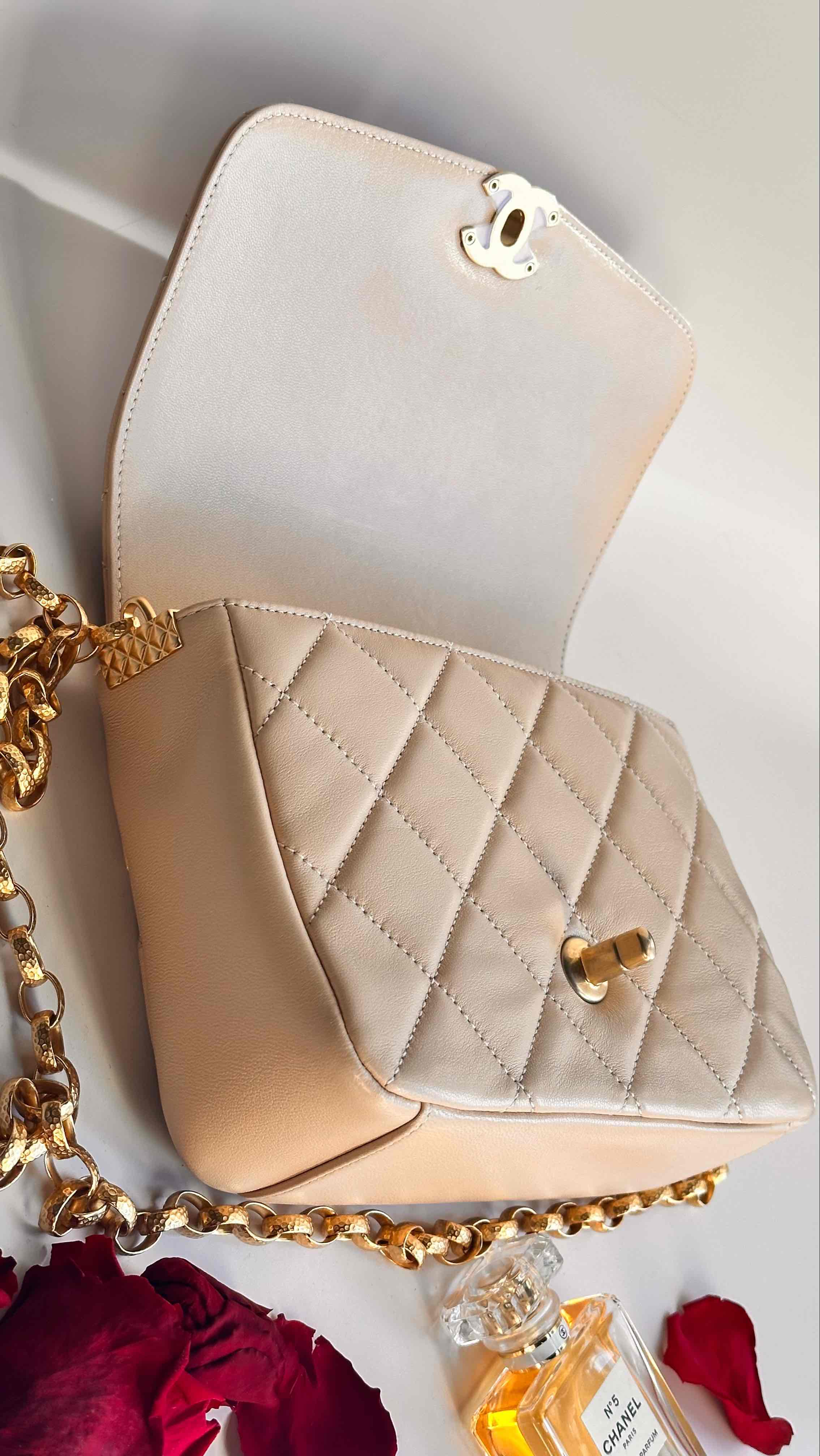 Chanel CC Coin Flap Beige Lambskin GHW