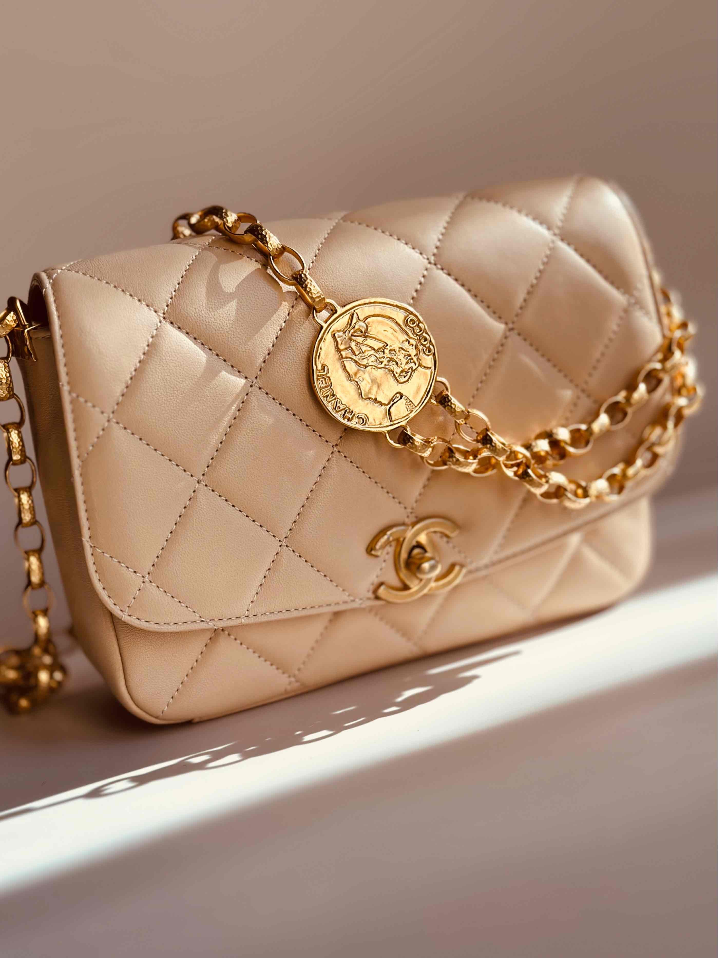Chanel CC Coin Flap Beige Lambskin GHW