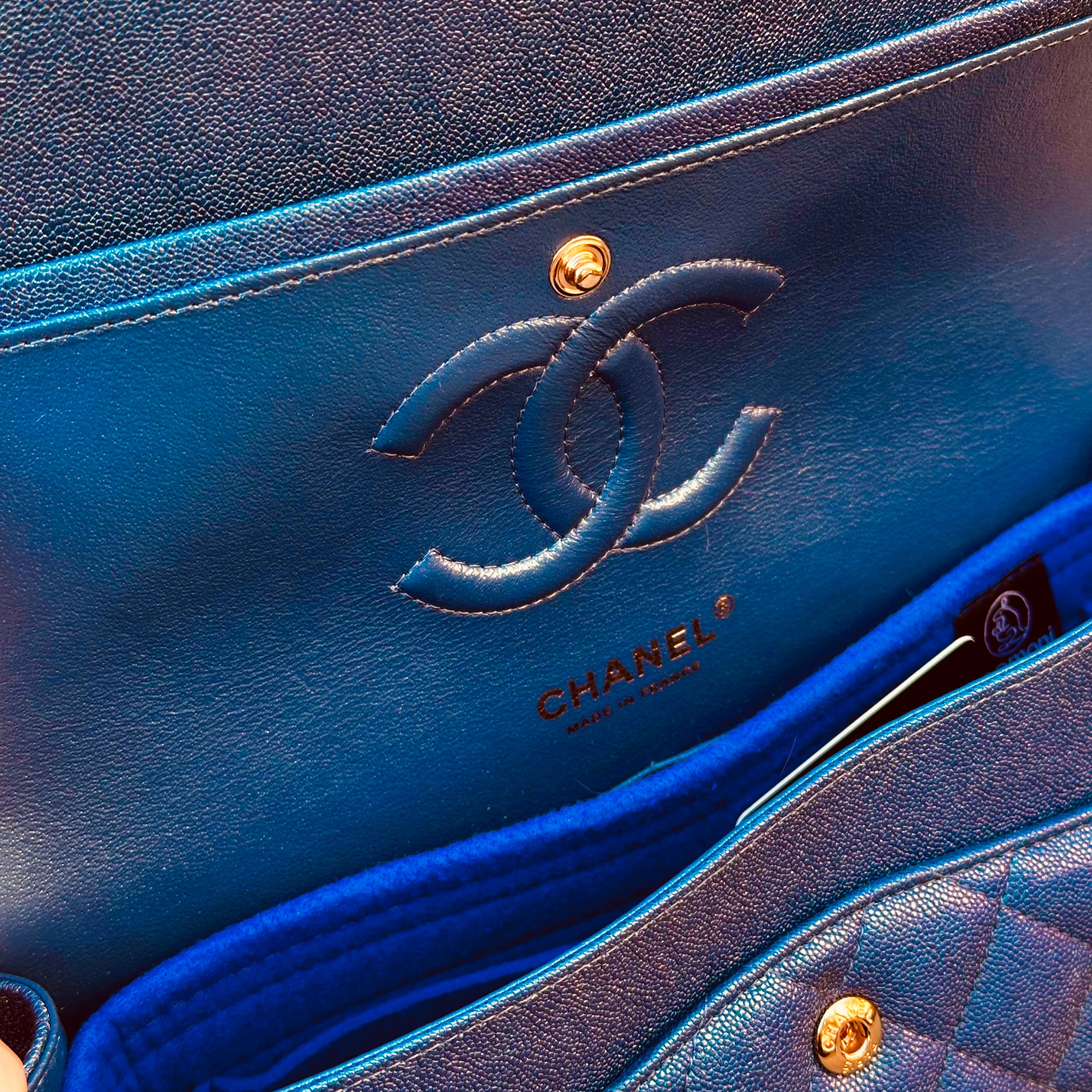 2019 19S Chanel Medium Iridescent Blue Caviar LGHW