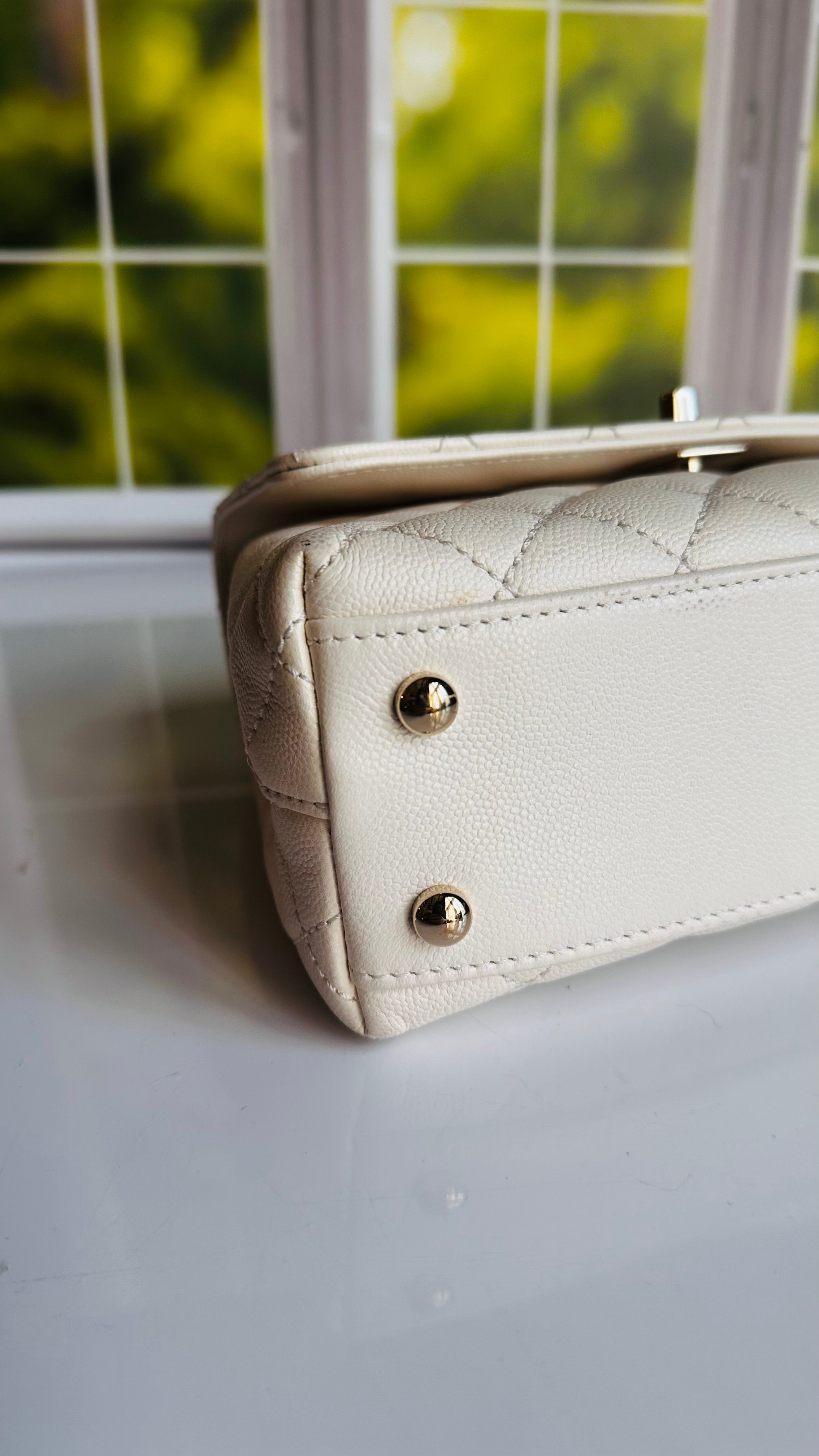 Chanel 2022 Small Coco Handle White Caviar LGHW