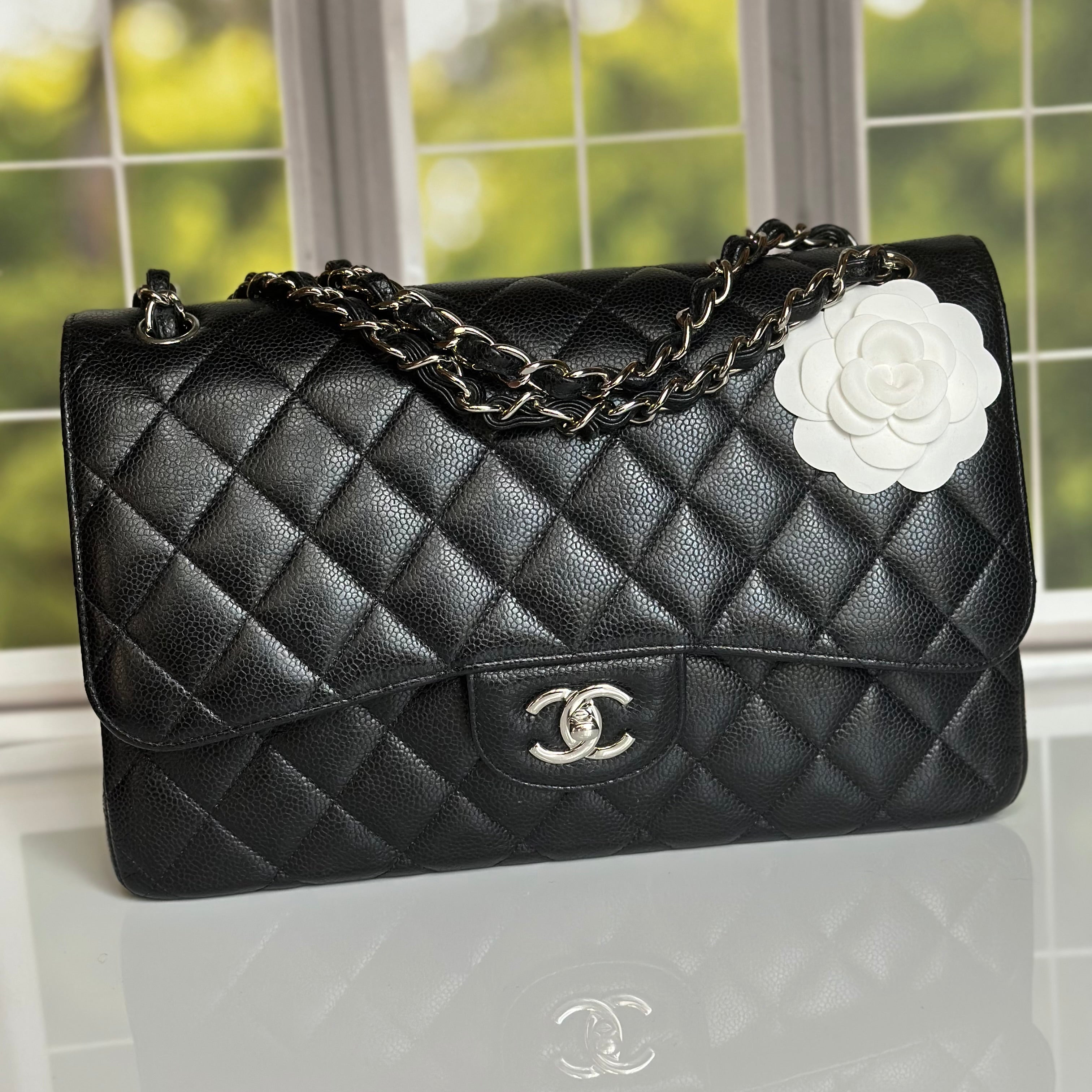 CHANEL ブラックレザー キルティングバッグ 2022 Chanel Timeless Classic Flap Jumbo Black Caviar SHW