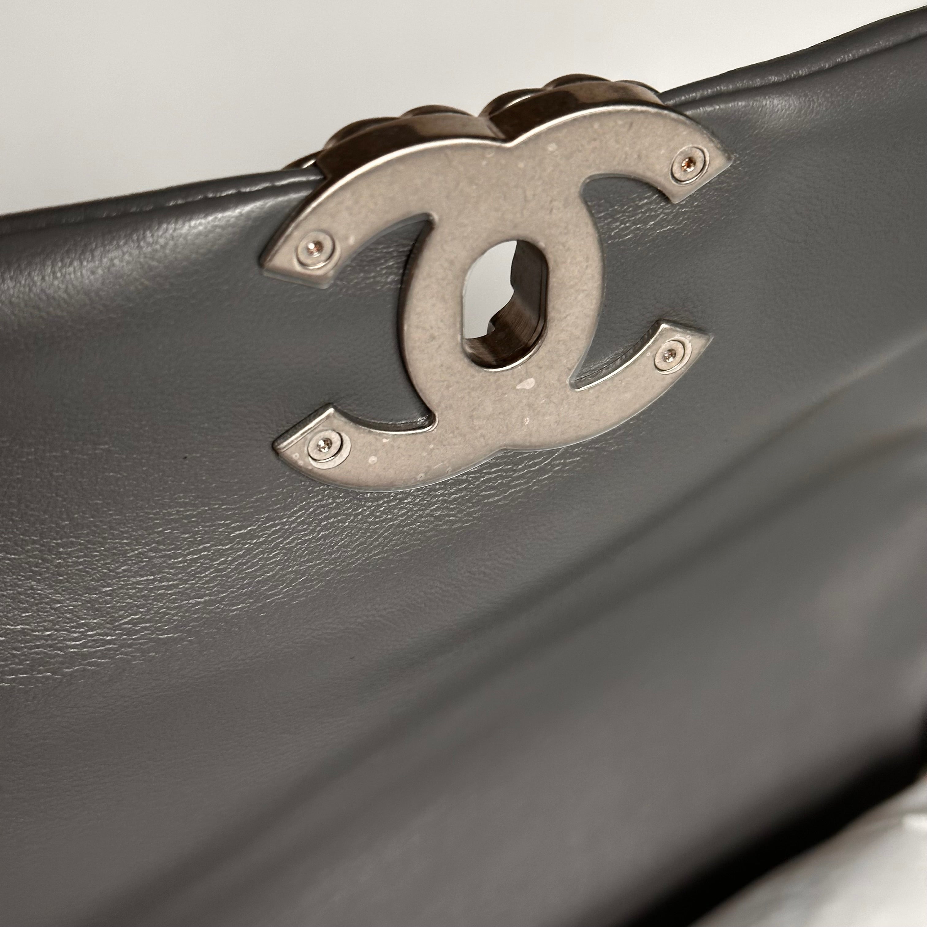 22A Chanel 19 Medium Flap Dark Grey Lambskin & Trio-Mix Hardware Finish