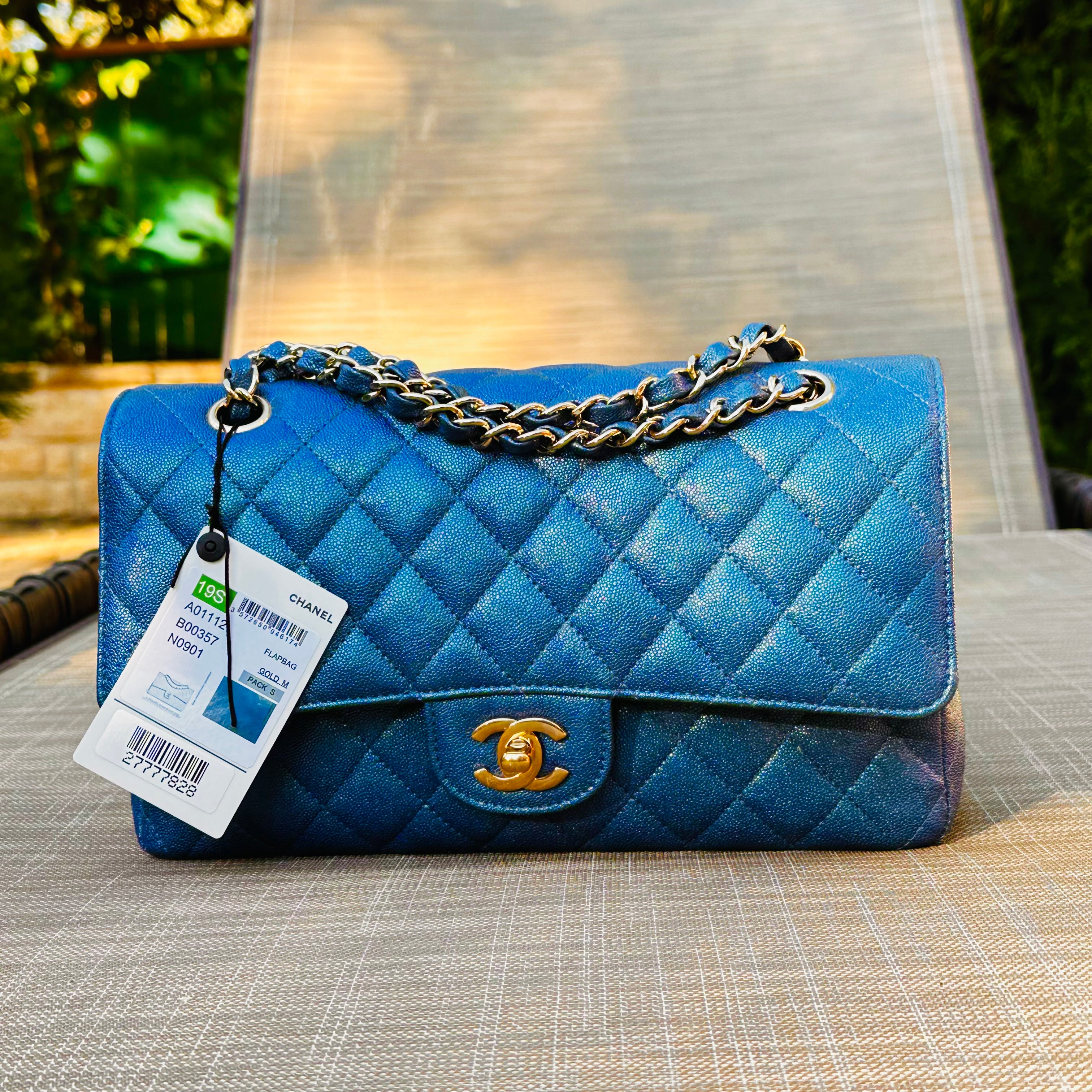 2019 19S Chanel Medium Iridescent Blue Caviar LGHW