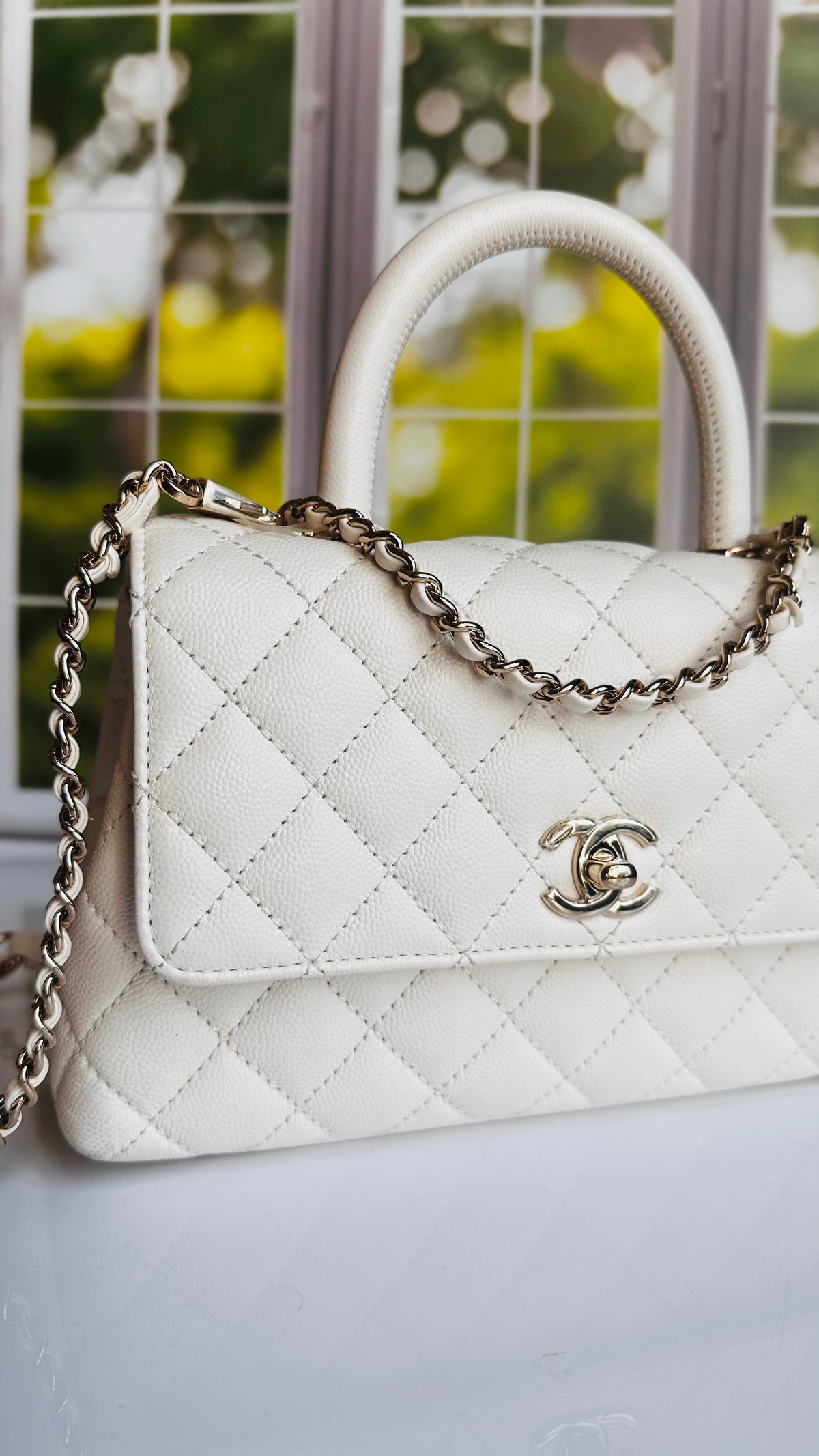 Chanel 2022 Small Coco Handle White Caviar LGHW