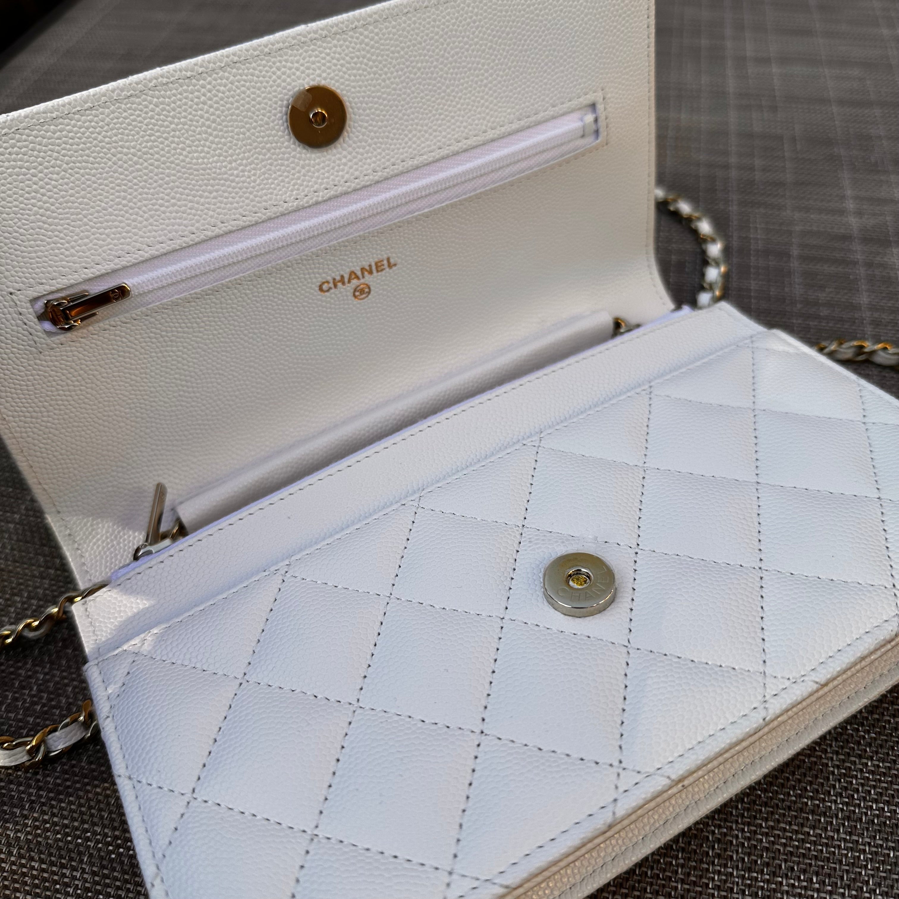 21B/ 2021 Chanel WOC White Caviar LGHW